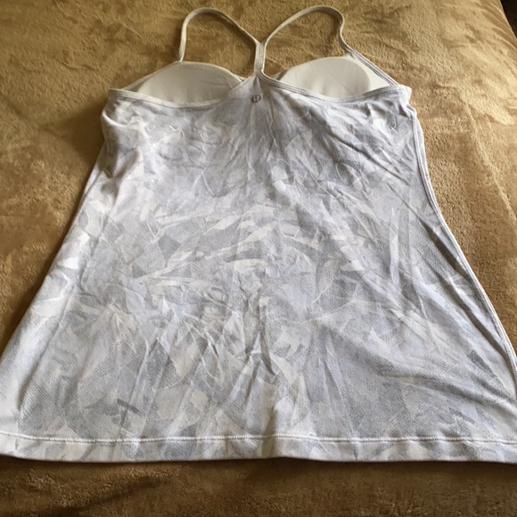 NWT, lululemon White & Gray Power Pose Athletic Tank - Picture 2 of 3